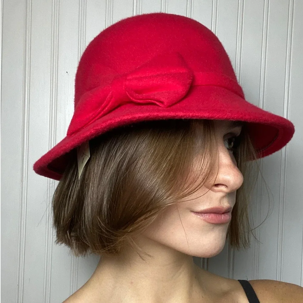 NWT Vintage Style Red Felt Cloche Structured Hat Bow Retro Elegant Coquette